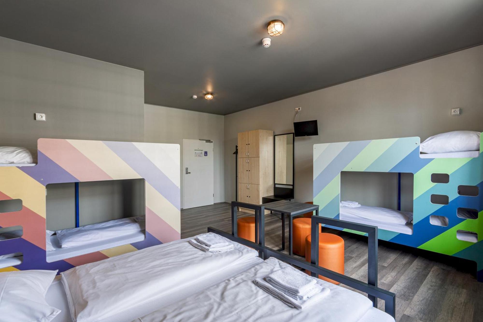 Bed 6-Bed Dormitory Room
