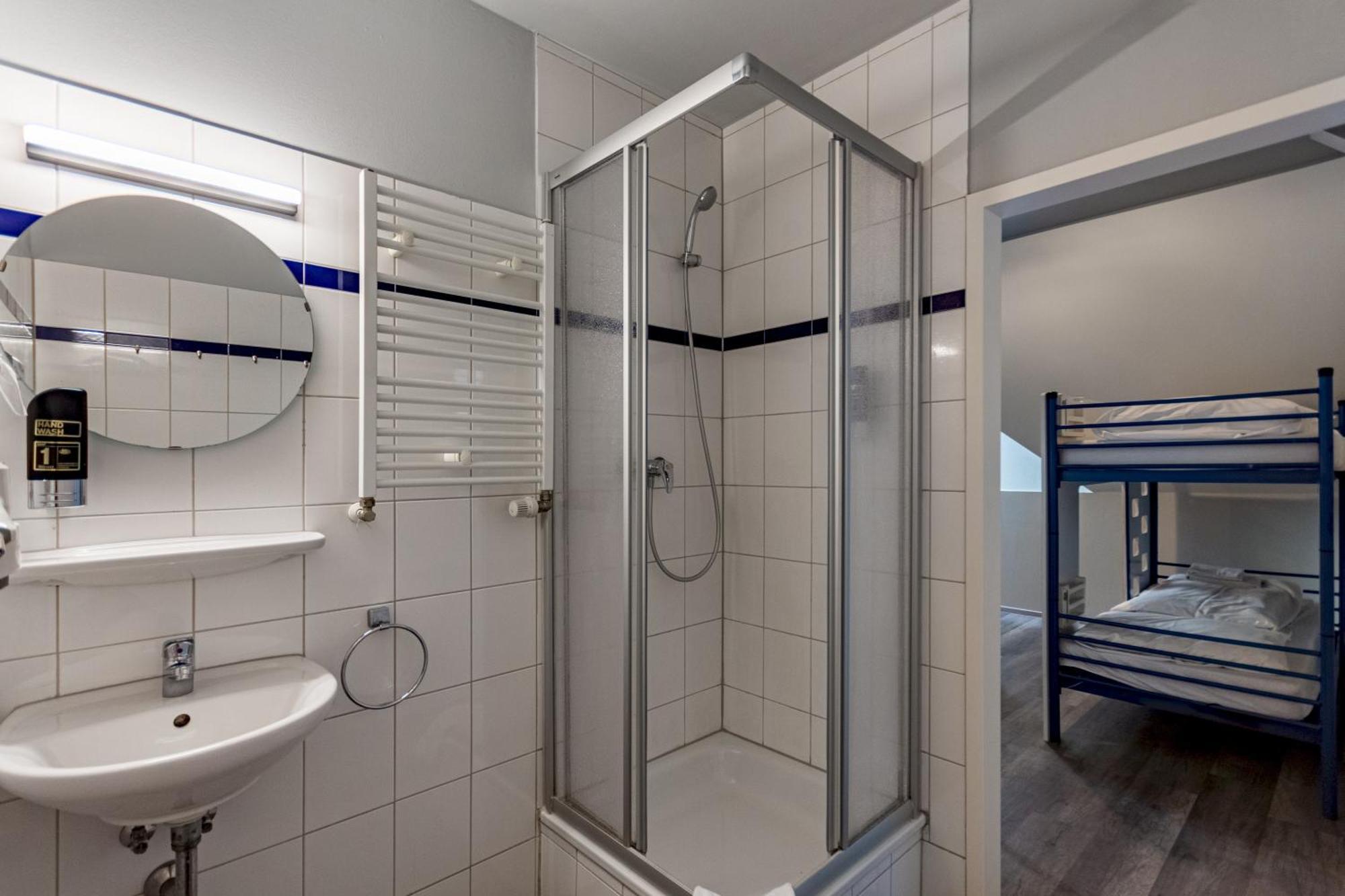 Bed 6-Bed Dormitory Room